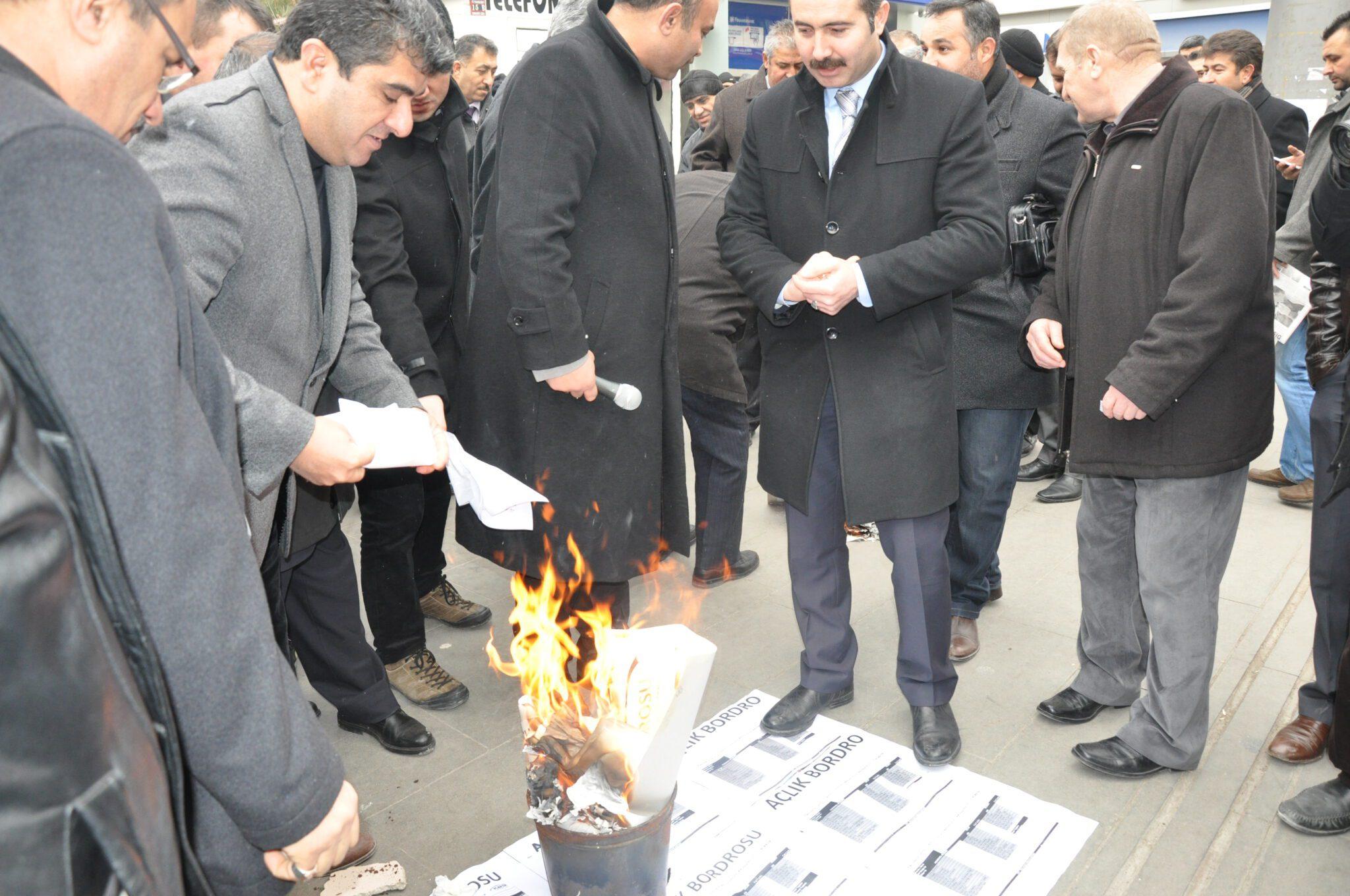 Memurlar bordro yaktı - Kırıkkale Haber, Son Dakika Kırıkkale Haberleri