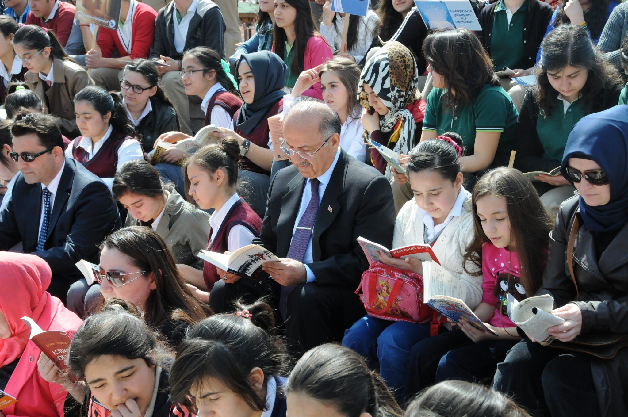 Karanlıkta kalmamak için kitap okuyun - Kırıkkale Haber, Son Dakika Kırıkkale Haberleri