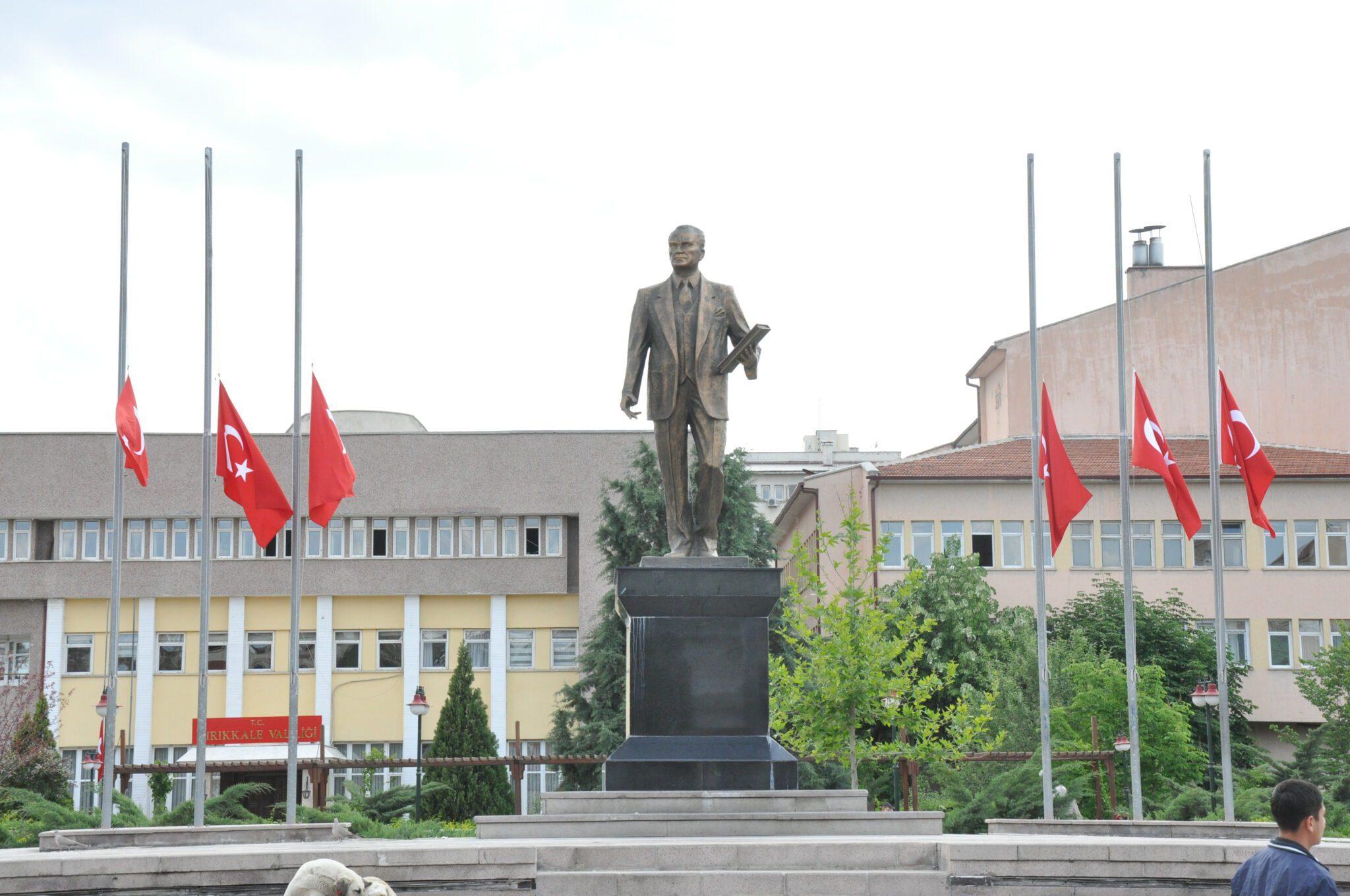 Bayraklar yarıya indi - Kırıkkale Haber, Son Dakika Kırıkkale Haberleri Bayraklar yarıya indi - Kırıkkale Haber, Son Dakika Kırıkkale Haberleri