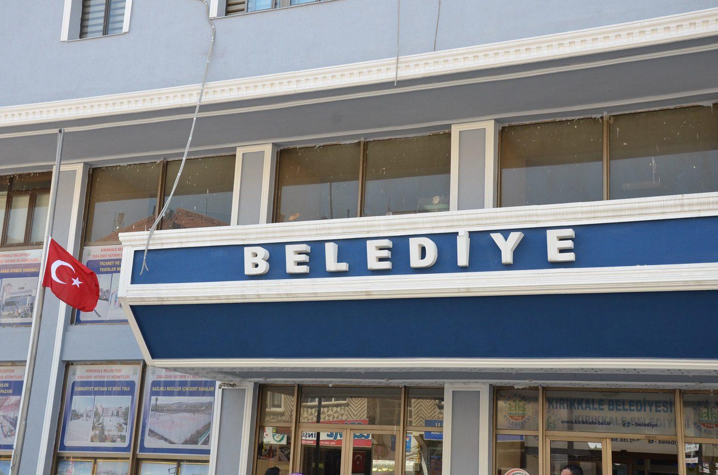 Belediye bayrakları yarıya indirdi - Kırıkkale Haber, Son Dakika Kırıkkale Haberleri Belediye bayrakları yarıya indirdi - Kırıkkale Haber, Son Dakika Kırıkkale Haberleri