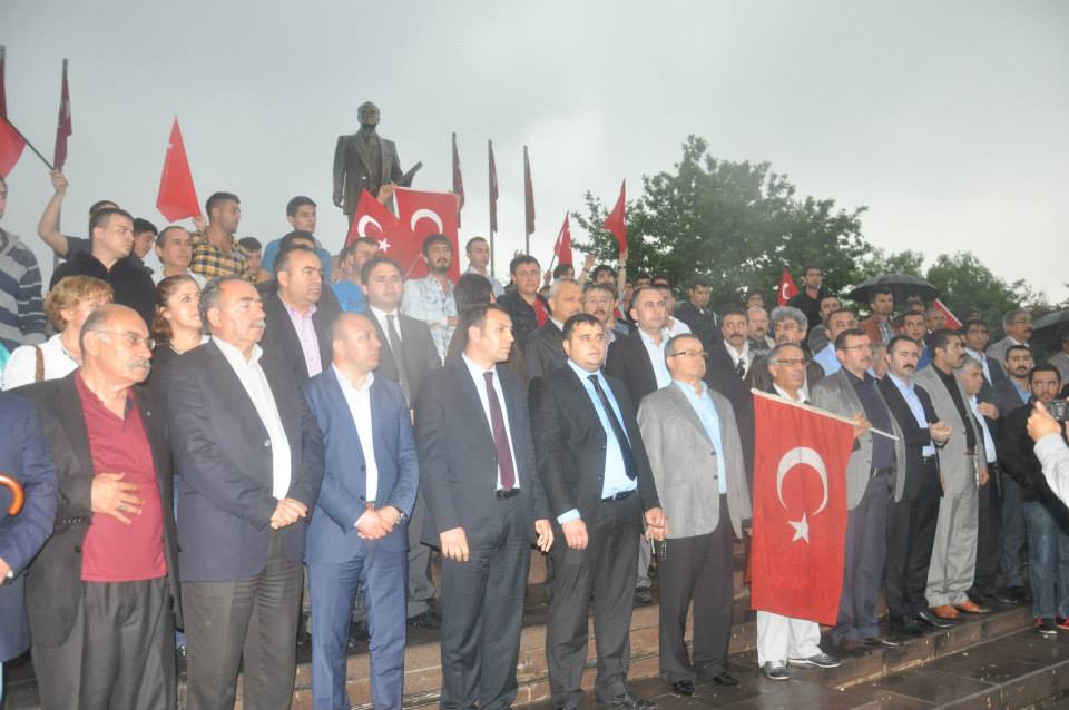 Bayrağın indirilmesine tepki - Kırıkkale Haber, Son Dakika Kırıkkale Haberleri Bayrağın indirilmesine tepki - Kırıkkale Haber, Son Dakika Kırıkkale Haberleri