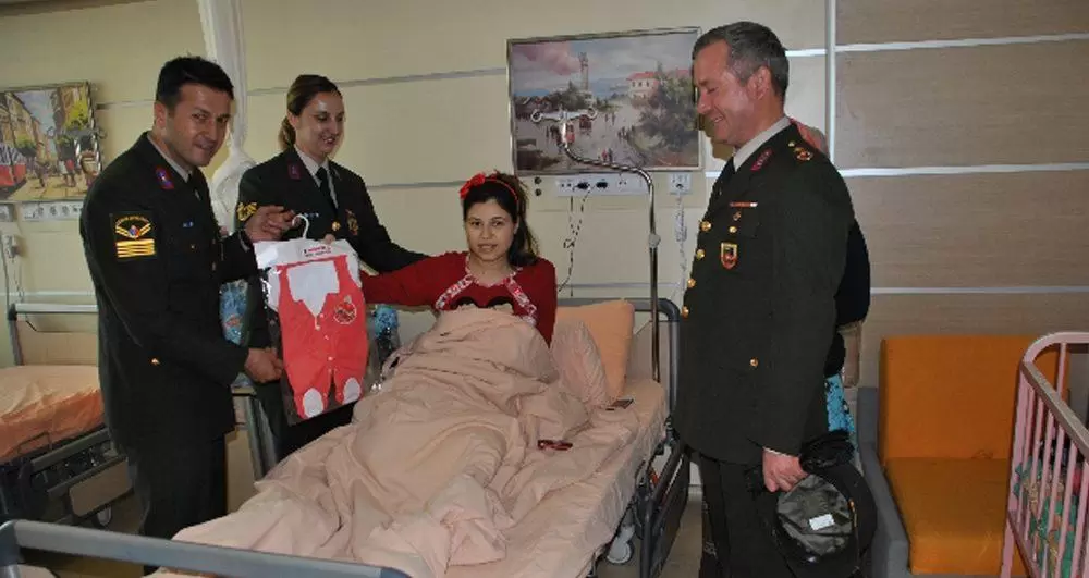 Jandarmadan yeni doğan ziyareti - Kırıkkale Haber, Son Dakika Kırıkkale Haberleri Jandarmadan yeni doğan ziyareti - Kırıkkale Haber, Son Dakika Kırıkkale Haberleri