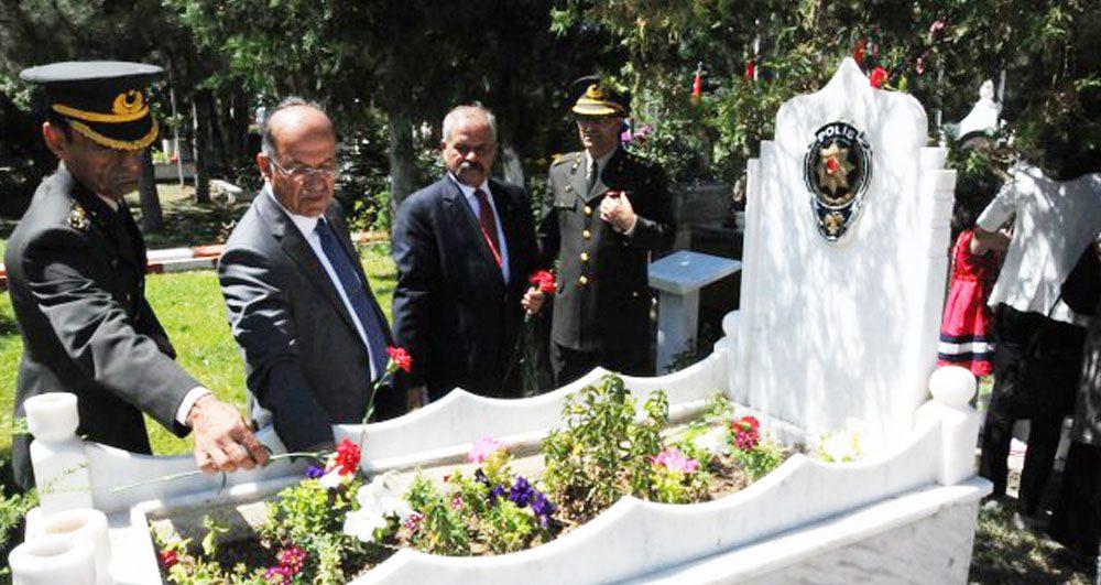 Şehitliğe bayram ziyareti - Kırıkkale Haber, Son Dakika Kırıkkale Haberleri