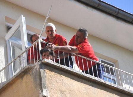 Balkon demirine kafası sıkıştı - Kırıkkale Haber, Son Dakika Kırıkkale Haberleri