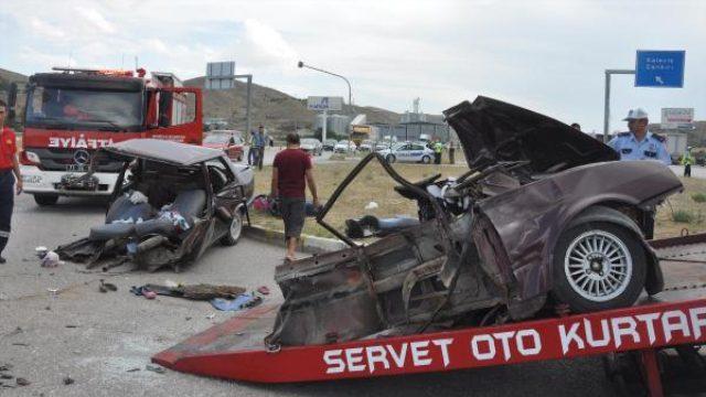 Otomobil ikiye ayrıldı; 9 yaralı - Kırıkkale Haber, Son Dakika Kırıkkale Haberleri