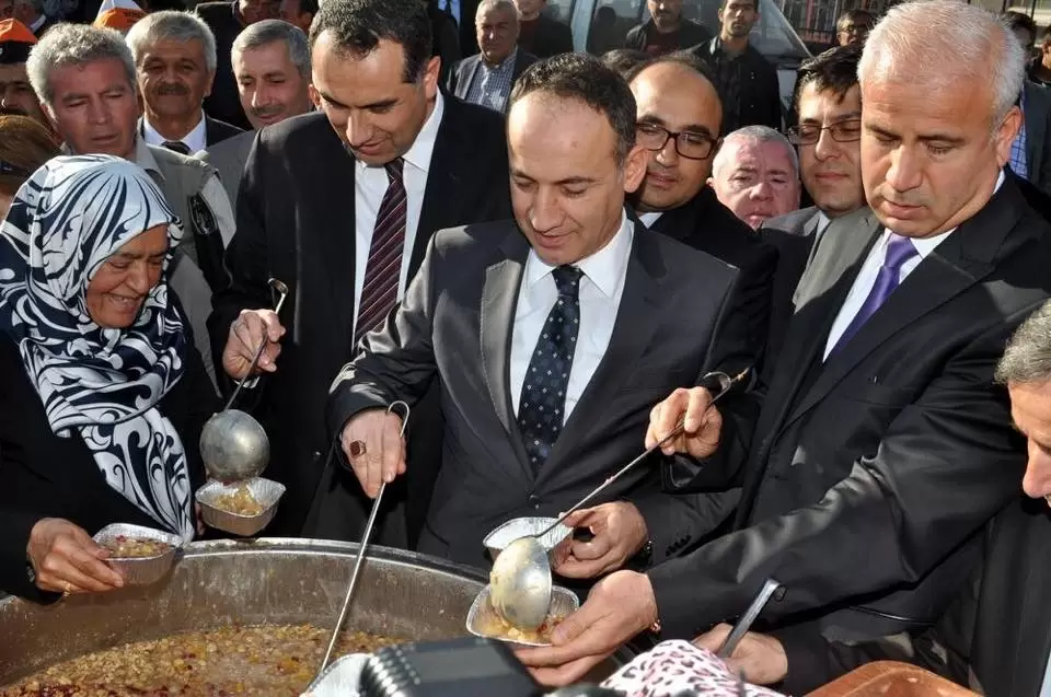 4 bin kişiye aşure dağıttılar - Kırıkkale Haber, Son Dakika Kırıkkale Haberleri 4 bin kişiye aşure dağıttılar - Kırıkkale Haber, Son Dakika Kırıkkale Haberleri