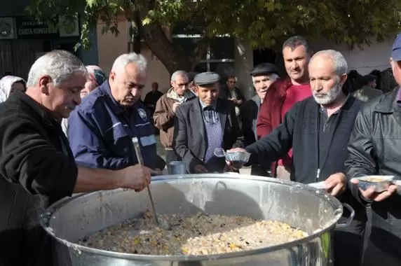 Bin 500 kişiye aşure dağıttılar - Kırıkkale Haber, Son Dakika Kırıkkale Haberleri