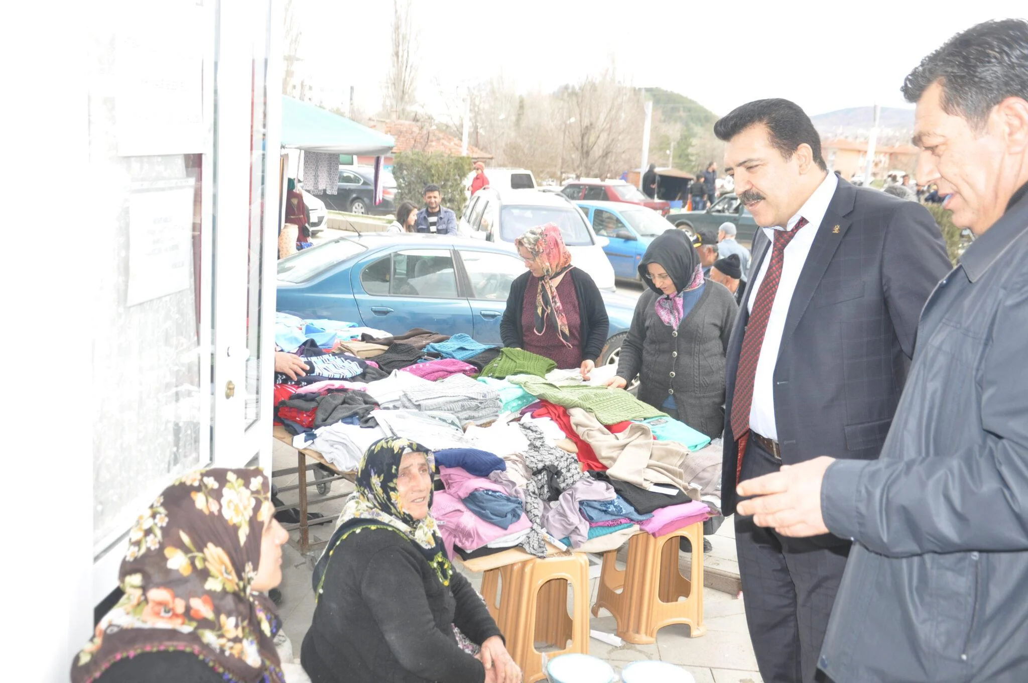 Güleç pazarcı esnafla kucaklaştı - Kırıkkale Haber, Son Dakika Kırıkkale Haberleri