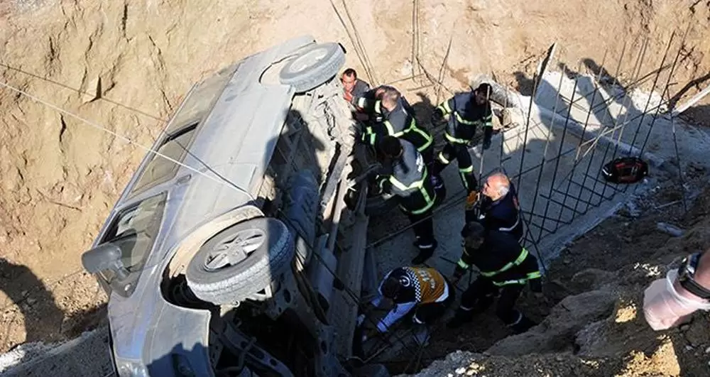 Öğrenci servisi su kanalına düştü: 1 ölü, 5 yaralı - Kırıkkale Haber, Son Dakika Kırıkkale Haberleri Öğrenci servisi su kanalına düştü: 1 ölü, 5 yaralı - Kırıkkale Haber, Son Dakika Kırıkkale Haberleri