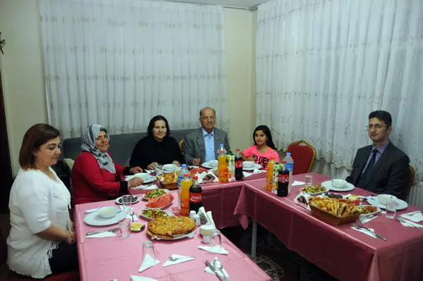 Vali Kolat, Aydoslu ailesiyle iftarda biraraya geldi - Kırıkkale Haber, Son Dakika Kırıkkale Haberleri