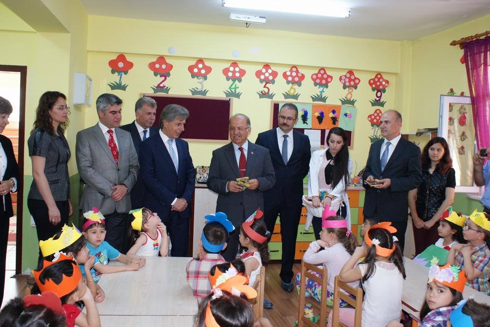Vali Kolat, kuru üzüm dağıttı - Kırıkkale Haber, Son Dakika Kırıkkale Haberleri Vali Kolat, kuru üzüm dağıttı - Kırıkkale Haber, Son Dakika Kırıkkale Haberleri