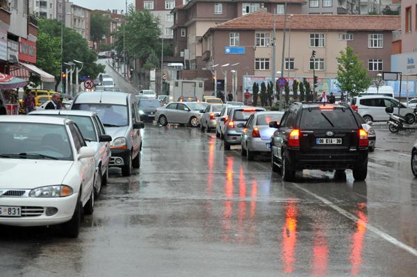 Yağışlar araç trafiğini olumsuz etkiledi - Kırıkkale Haber, Son Dakika Kırıkkale Haberleri