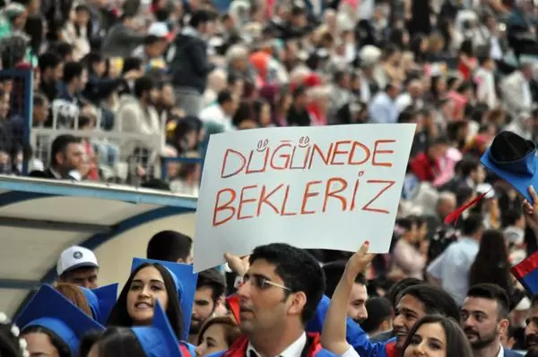 Mezuniyet töreninde açılan Pankartlar büyük ilgi gördü - Kırıkkale Haber, Son Dakika Kırıkkale Haberleri Mezuniyet töreninde açılan Pankartlar büyük ilgi gördü - Kırıkkale Haber, Son Dakika Kırıkkale Haberleri