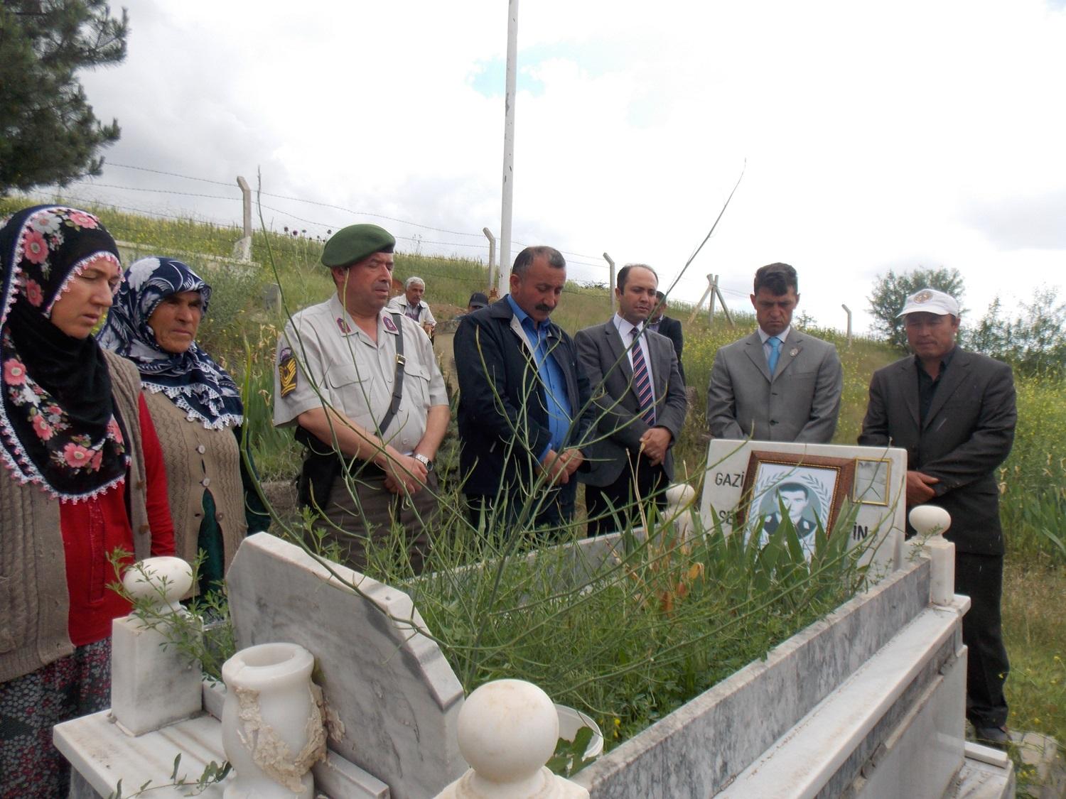 Şehit Kd. Çvş. Çetin, kabri başında anıldı - Kırıkkale Haber, Son Dakika Kırıkkale Haberleri