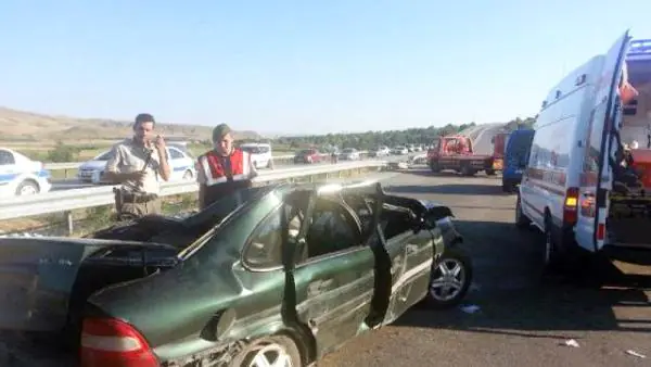 Orta refüje çarptı 4 kişi yaralandı - Kırıkkale Haber, Son Dakika Kırıkkale Haberleri