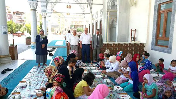 İpekci, Kur’an Kursu öğrencilerine kahvaltı verdi - Kırıkkale Haber, Son Dakika Kırıkkale Haberleri