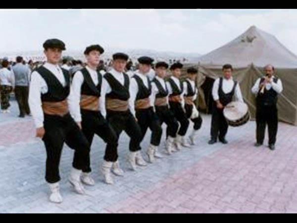 Karakeçili halay ekibi Azerbaycan’a gitti - Kırıkkale Haber, Son Dakika Kırıkkale Haberleri