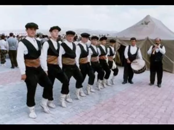 Karakeçili halay ekibi Azerbaycan’a gitti - Kırıkkale Haber, Son Dakika Kırıkkale Haberleri Karakeçili halay ekibi Azerbaycan’a gitti - Kırıkkale Haber, Son Dakika Kırıkkale Haberleri