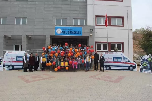 Yaşama ve ambulansa yol ver - Kırıkkale Haber, Son Dakika Kırıkkale Haberleri Yaşama ve ambulansa yol ver - Kırıkkale Haber, Son Dakika Kırıkkale Haberleri