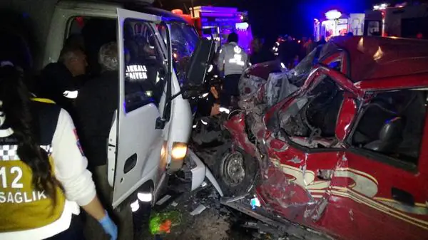 Kamyon ile kamyonet çarpıştı; 1 ölü, 3 yaralı - Kırıkkale Haber, Son Dakika Kırıkkale Haberleri