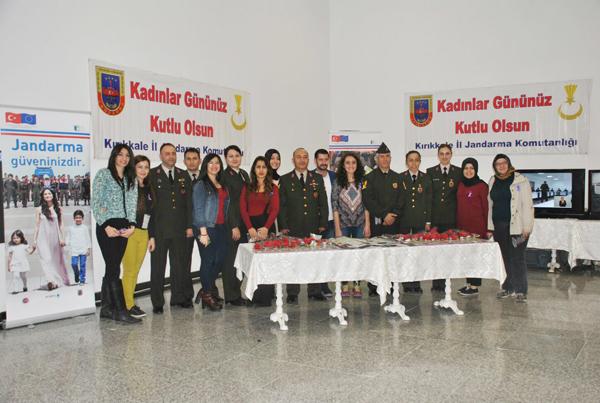 Komutanlardan karanfil - Kırıkkale Haber, Son Dakika Kırıkkale Haberleri Komutanlardan karanfil - Kırıkkale Haber, Son Dakika Kırıkkale Haberleri