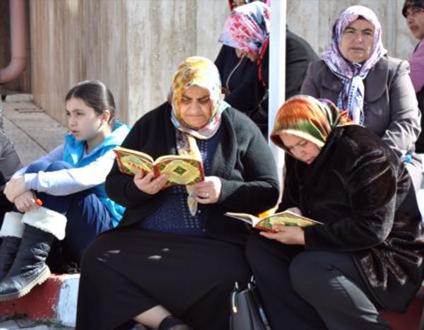 Öğrenciler içerde, veliler dışarda ter döktü - Kırıkkale Haber, Son Dakika Kırıkkale Haberleri