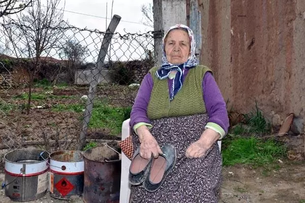 Şerife nine acil servise ayakkabılarını çıkarıp girdi - Kırıkkale Haber, Son Dakika Kırıkkale Haberleri Şerife nine acil servise ayakkabılarını çıkarıp girdi - Kırıkkale Haber, Son Dakika Kırıkkale Haberleri