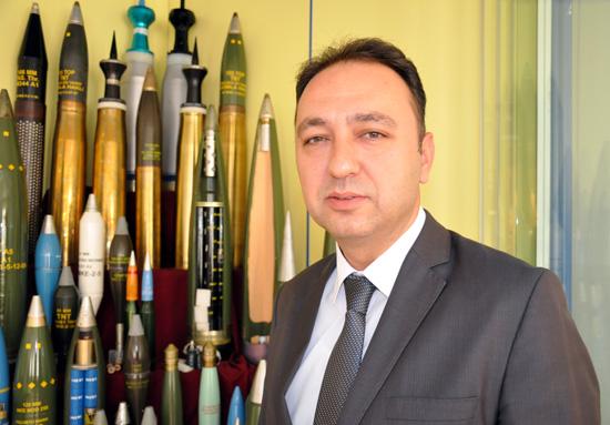 Türkiye’de yerli kaynaklarla geliştirilen ilk beton delici mühimmat olma özelliği taşıyan “nüfuz edici bomba”, Makine ve Kimya Endüstrisi Kurumunun (MKEK) Kırıkkale’deki Mühimmat Fabrikasında üretiliyor. Ar-Ge Müdürü İhsan Çağatay Öncel, AA muhabirine açıklamalarda bulundu. ( Orhan Canbulatel – Anadolu Ajansı ) Beton delici bomba - Kırıkkale Haber, Son Dakika Kırıkkale Haberleri