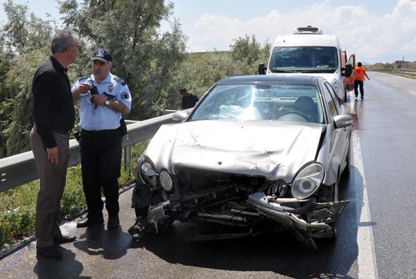 Zincirleme trafik kazası 3’ü Polis 4 yaralı - Kırıkkale Haber, Son Dakika Kırıkkale Haberleri