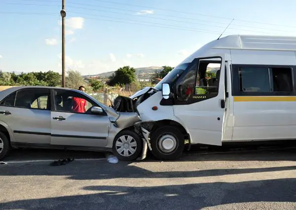İşçi servisi ile otomobil çarpıştı 20 yaralı - Kırıkkale Haber, Son Dakika Kırıkkale Haberleri