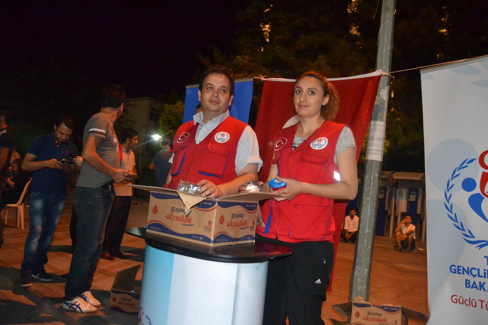 GÜNDÜZ YAZ SPOR OKULLARI GECE DEMOKRASİ NÖBETİ - Kırıkkale Haber, Son Dakika Kırıkkale Haberleri