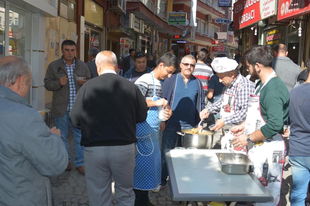 ÜNLÜ AŞÇIDAN HALKA AŞURE - Kırıkkale Haber, Son Dakika Kırıkkale Haberleri