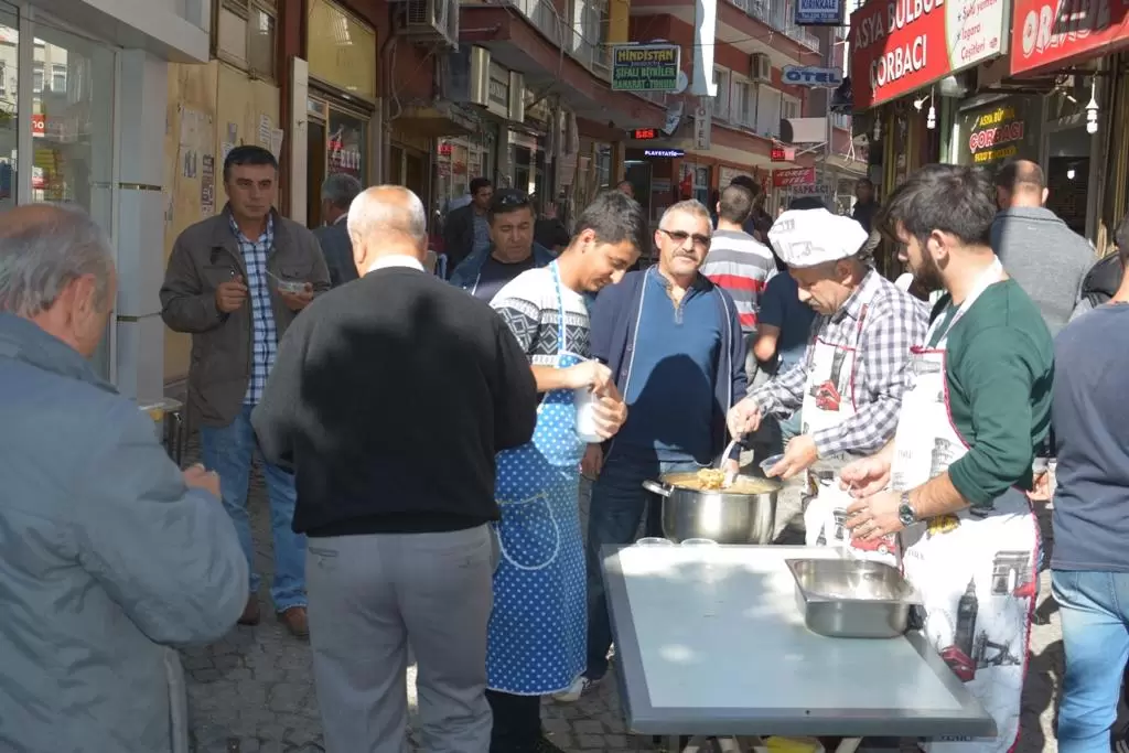 ÜNLÜ AŞÇIDAN HALKA AŞURE - Kırıkkale Haber, Son Dakika Kırıkkale Haberleri ÜNLÜ AŞÇIDAN HALKA AŞURE - Kırıkkale Haber, Son Dakika Kırıkkale Haberleri