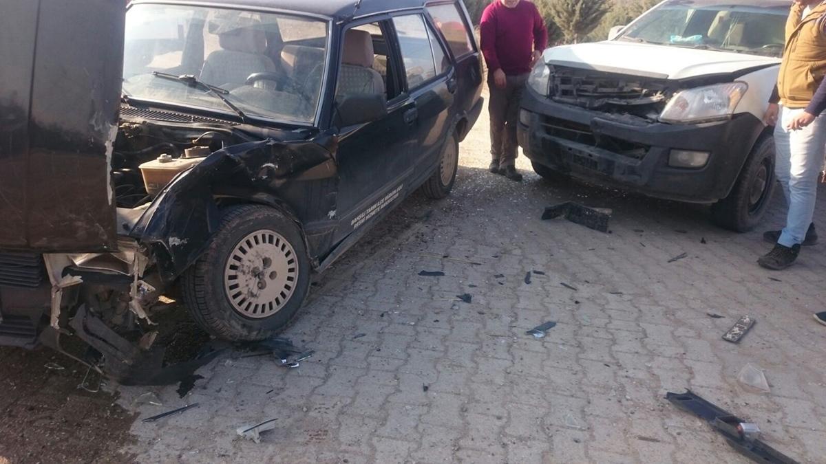 İki otomobil çarpıştı 3 yaralı - Kırıkkale Haber, Son Dakika Kırıkkale Haberleri