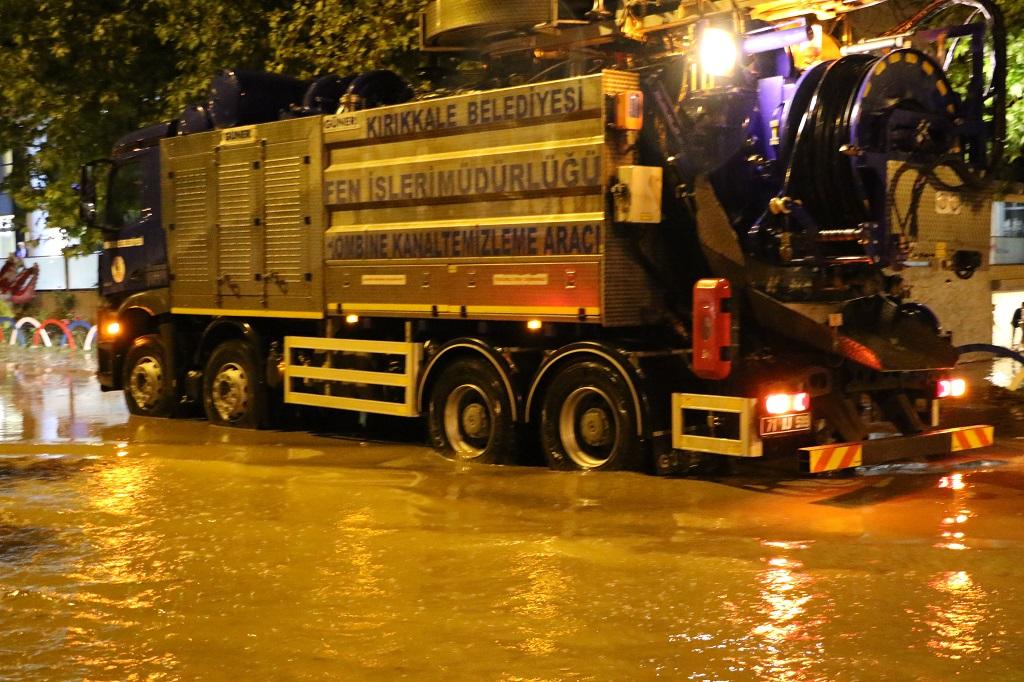 Belediyeden sel felaketine anında müdahale - Kırıkkale Haber, Son Dakika Kırıkkale Haberleri