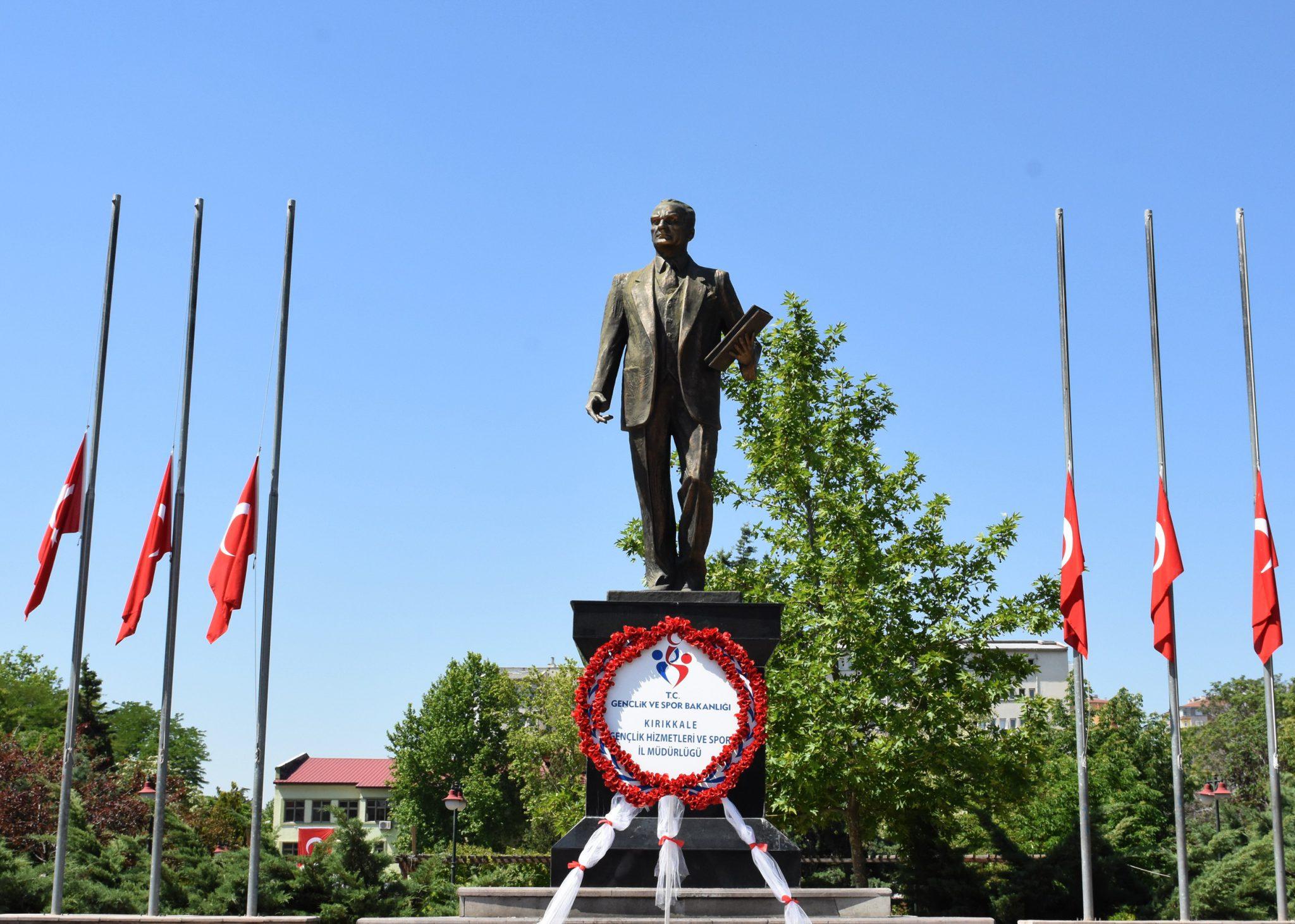 Milli yas nedeniyle bayraklar yarıya indi - Kırıkkale Haber, Son Dakika Kırıkkale Haberleri