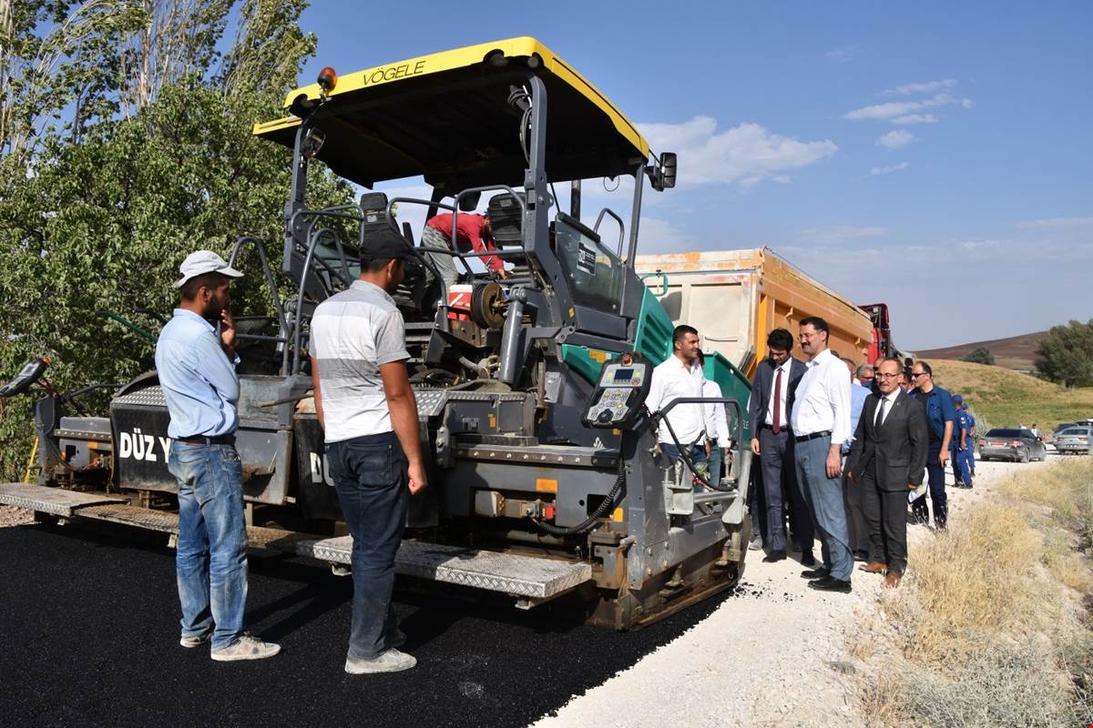 Sıcak asfaltla buluşmayan köy kalmayacak - Kırıkkale Haber, Son Dakika Kırıkkale Haberleri