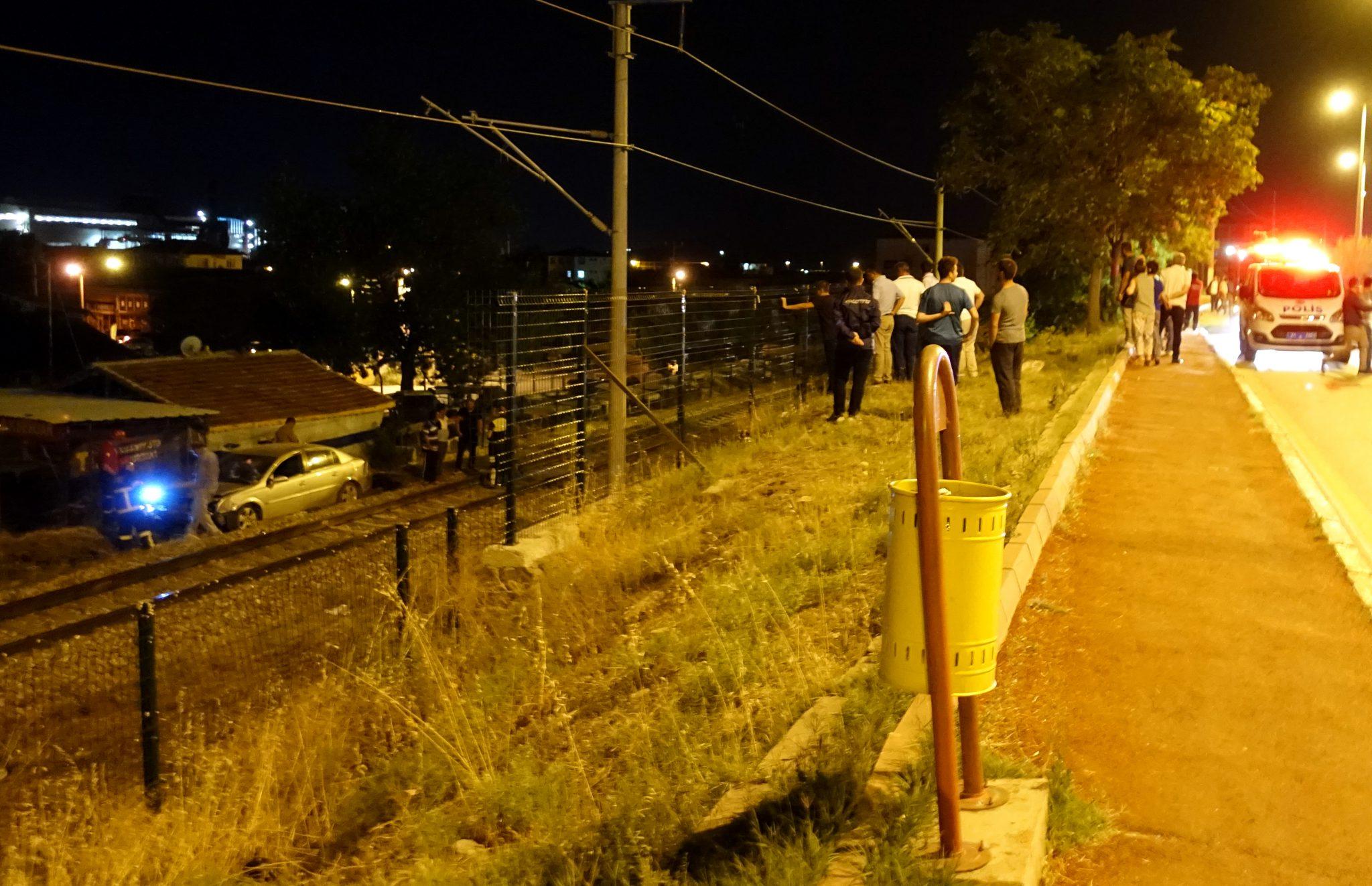 Tren yoluna düşen otomobilin sürücüsü yaralandı - Kırıkkale Haber, Son Dakika Kırıkkale Haberleri