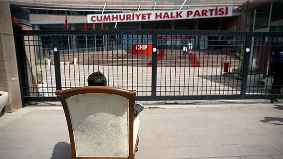 CHP önünde ‘koltuk’ eylemi - Kırıkkale Haber, Son Dakika Kırıkkale Haberleri CHP önünde ‘koltuk’ eylemi - Kırıkkale Haber, Son Dakika Kırıkkale Haberleri