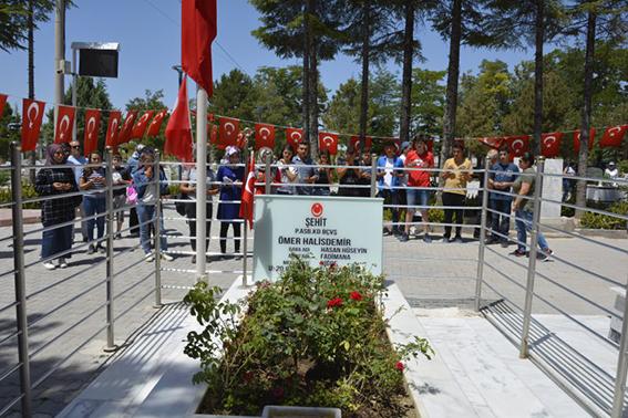 Ömer Halisdemir’ in kabri ziyaret edildi - Kırıkkale Haber, Son Dakika Kırıkkale Haberleri