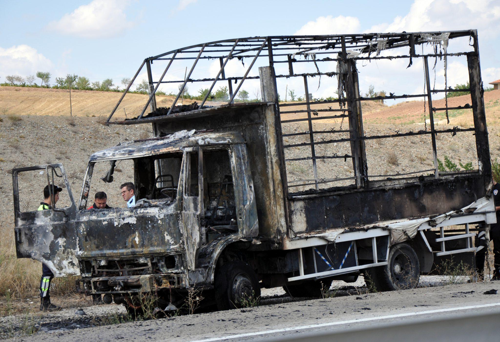 Seyir halindeki kamyonda yangın çıktı - Kırıkkale Haber, Son Dakika Kırıkkale Haberleri