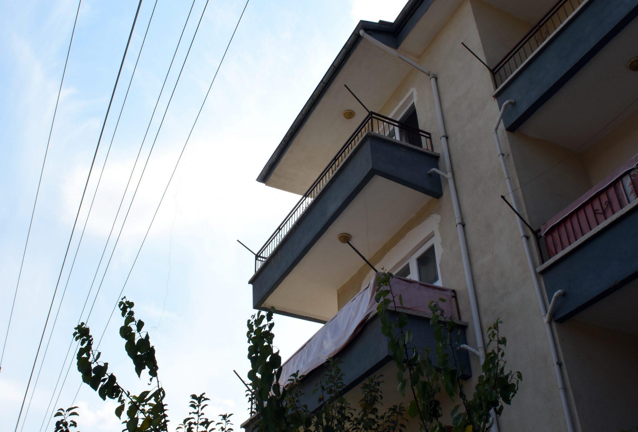 Balkonda oynayan çocuk akıma kapıldı - Kırıkkale Haber, Son Dakika Kırıkkale Haberleri Balkonda oynayan çocuk akıma kapıldı - Kırıkkale Haber, Son Dakika Kırıkkale Haberleri