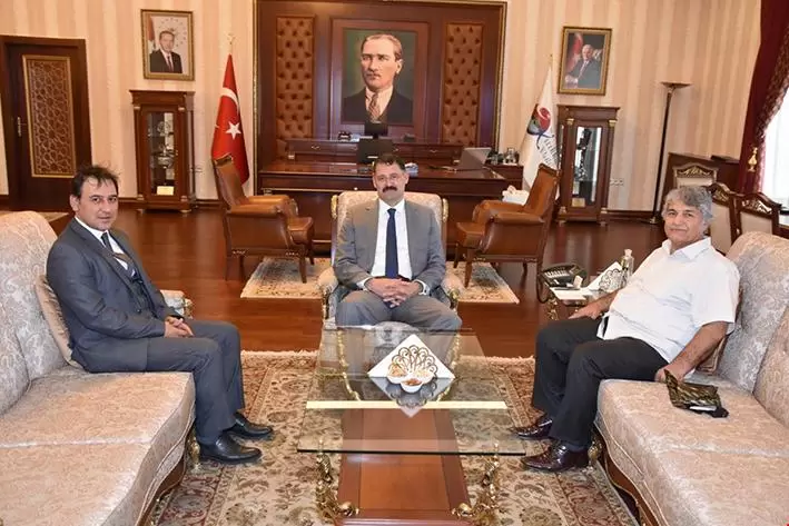 Yönetmen Mesut Uçakan Vali Haktankaçmaz’ı Ziyaret Etti - Kırıkkale Haber, Son Dakika Kırıkkale Haberleri Yönetmen Mesut Uçakan Vali Haktankaçmaz’ı Ziyaret Etti - Kırıkkale Haber, Son Dakika Kırıkkale Haberleri