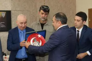 15 Temmuz gazisi Emniyet Genel Müdürlüğü Terörle Mücadele (TEM) Daire Başkanı Turgut Aslan, Kırıkkale İl Emniyet Müdürü Mahmut Çorumlu’yu ziyaret etti. 15 Temmuz Gazisi Tem Daire Başkanı Aslan: “Fetö, Beni Hedef Haline Getirdi” - Kırıkkale Haber, Son Dakika Kırıkkale Haberleri