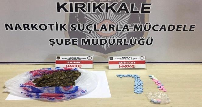 Öğrencilere uyuşturucu satmak isterken yakalanan şahıs tutuklandı - Kırıkkale Haber, Son Dakika Kırıkkale Haberleri