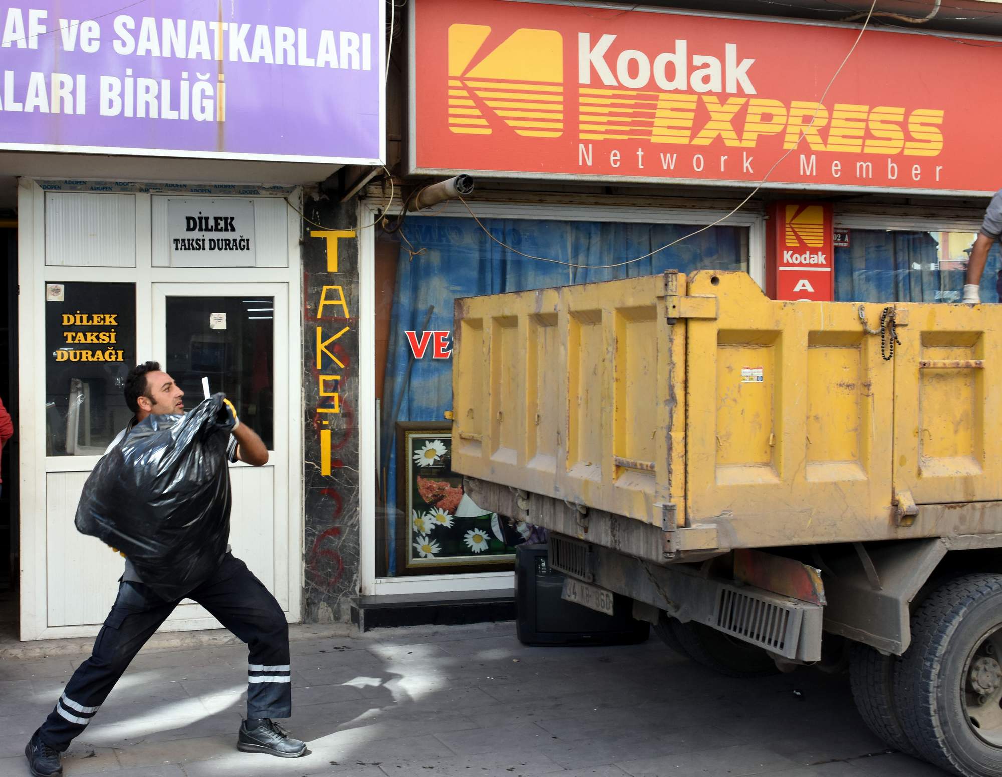 İş Yerinden 6 Kamyon Çöp Çıktı - Kırıkkale Haber, Son Dakika Kırıkkale Haberleri