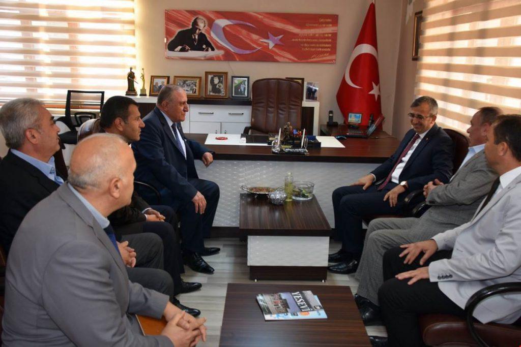 Kırıkkale Valisi Yunus Sezer mesai saatlerinden fırsat buldukça toplumun her kesimine ziyaretler gerçekleştiriyor. Vali Sezer Halkın İçinde - Kırıkkale Haber, Son Dakika Kırıkkale Haberleri