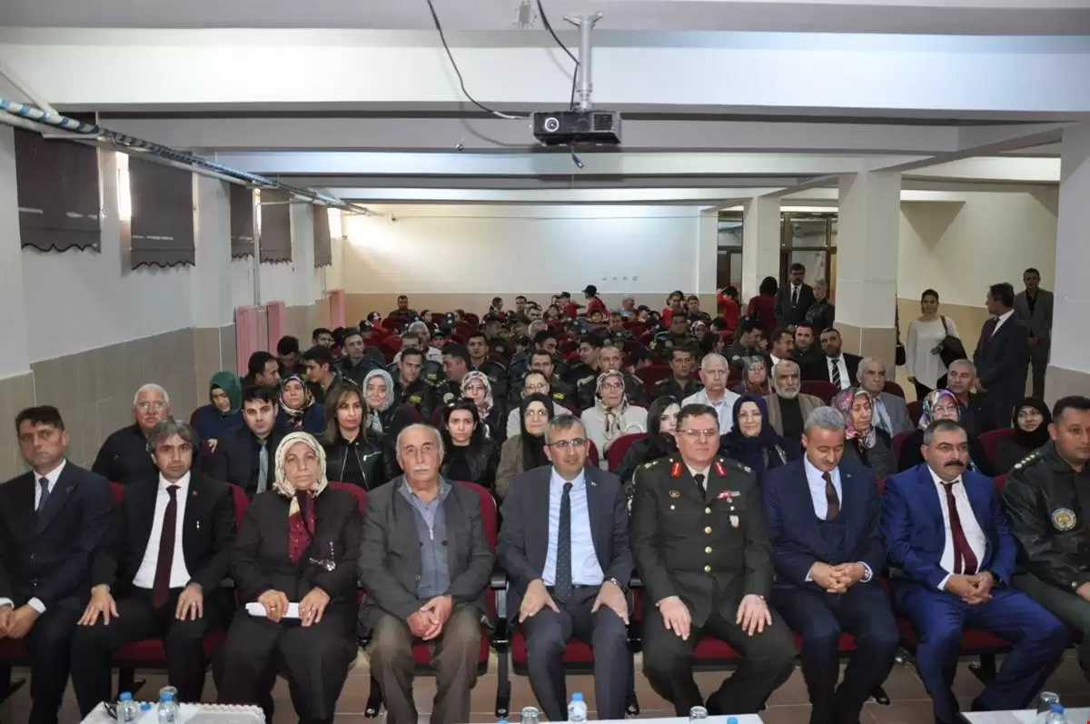 Şehit annesi tabelayı görünce gözyaşlarını tutamadı - Kırıkkale Haber, Son Dakika Kırıkkale Haberleri