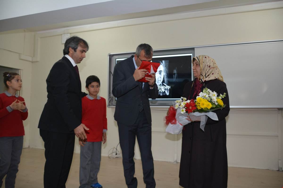 Şehit annesi tabelayı görünce gözyaşlarını tutamadı - Kırıkkale Haber, Son Dakika Kırıkkale Haberleri