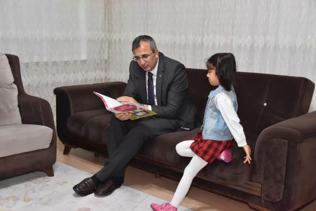 Vali Sezer ve Eşi &Ccedil;ocukları Sevindirdi - Kırıkkale Haber, Son Dakika Kırıkkale Haberleri